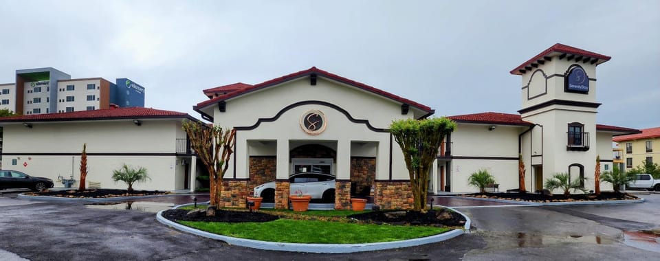 Property building, Day, Garden, Garden view
