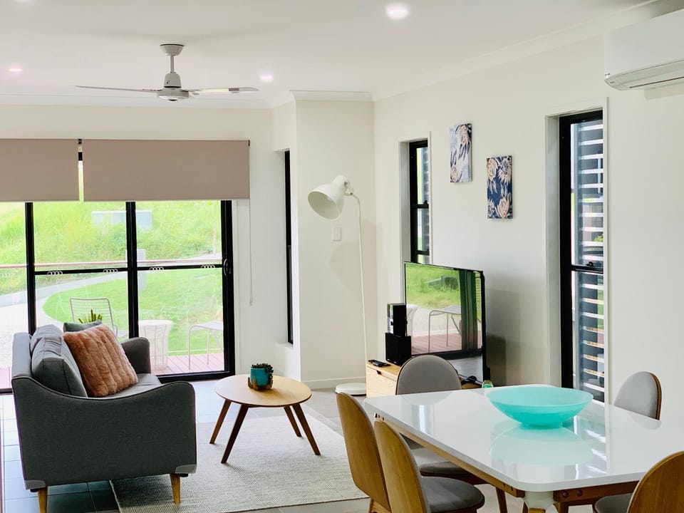 Living room, Seating area, Dining area