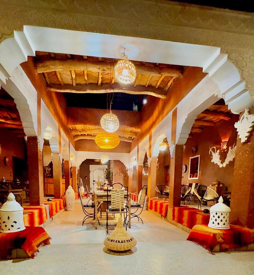 Restaurant/places to eat, Seating area