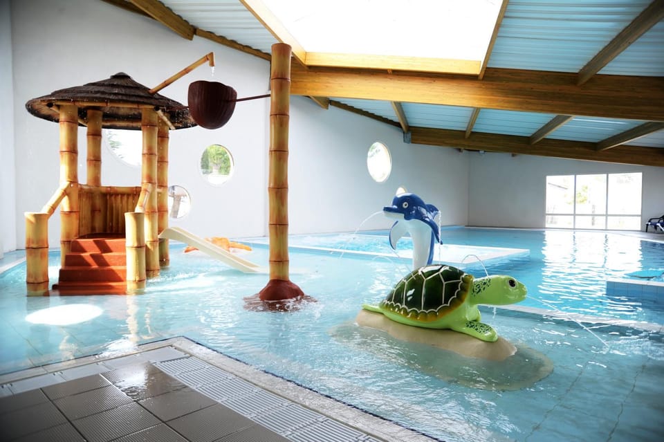 Swimming pool, children