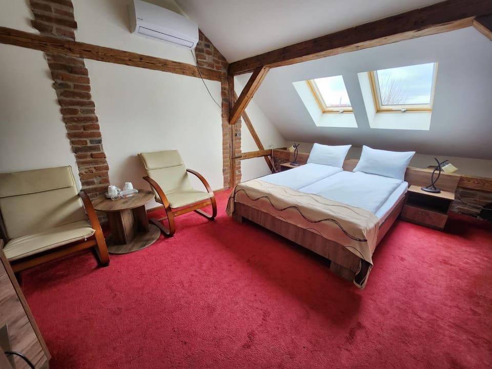 Antique ApartHotel Bed and Breakfast in Romania