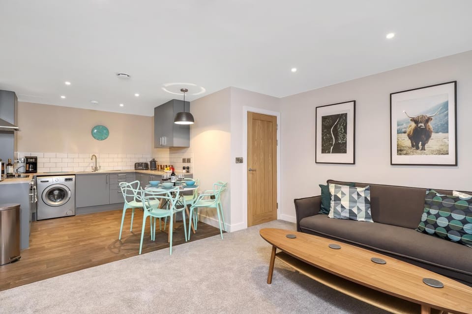 Coffee/tea facilities, Kitchen or kitchenette, Living room, Seating area, Dining area, dishwasher, minibar, pet friendly, stove, toaster, washing machine