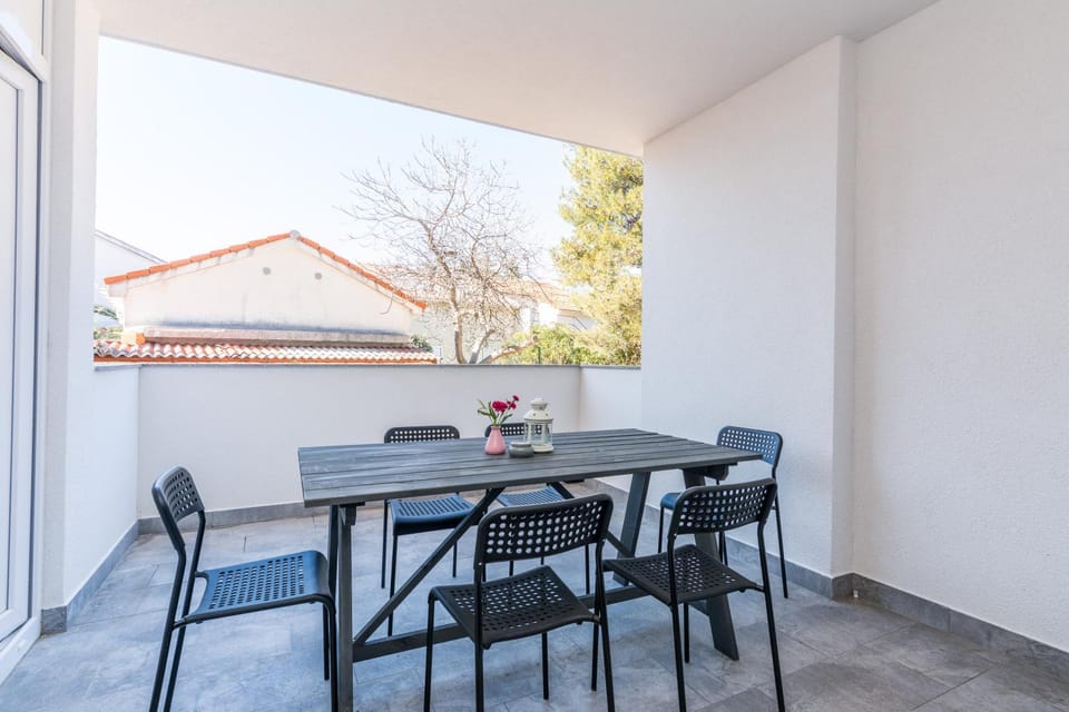 Pasko 4 modern furnished ap for 7 Apartment in Novalja