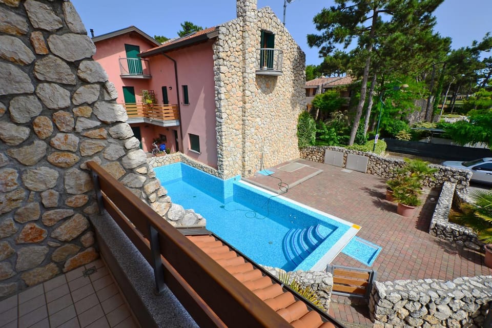 Pool view, Swimming pool