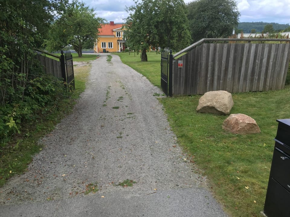 Facade/entrance, Garden