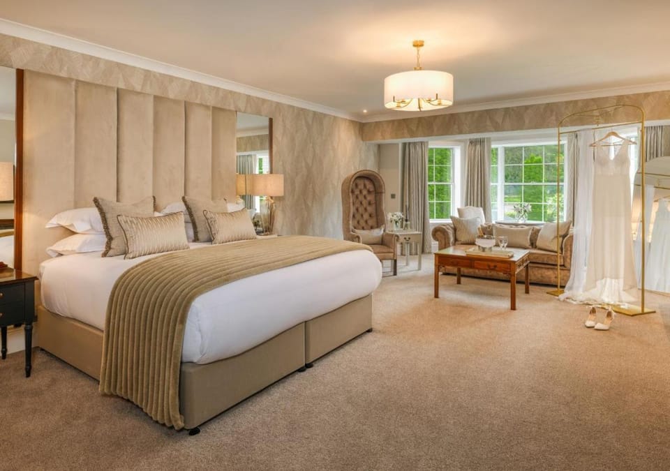 Bed, Seating area, wedding, wedding