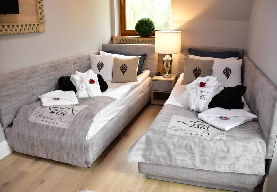 Bed, Seating area, Bedroom