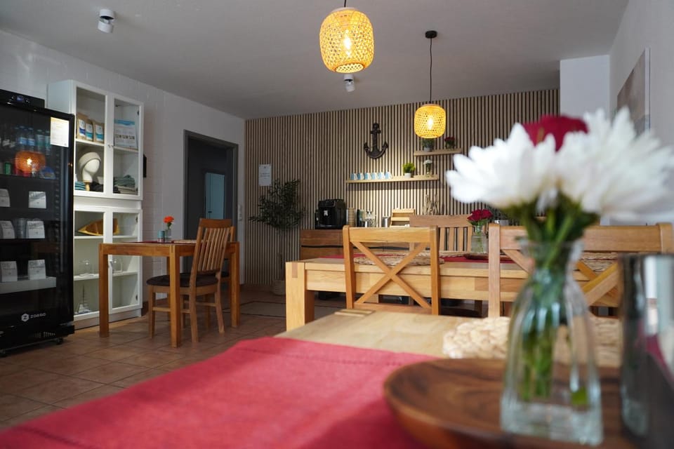 Seating area, Dining area, Breakfast