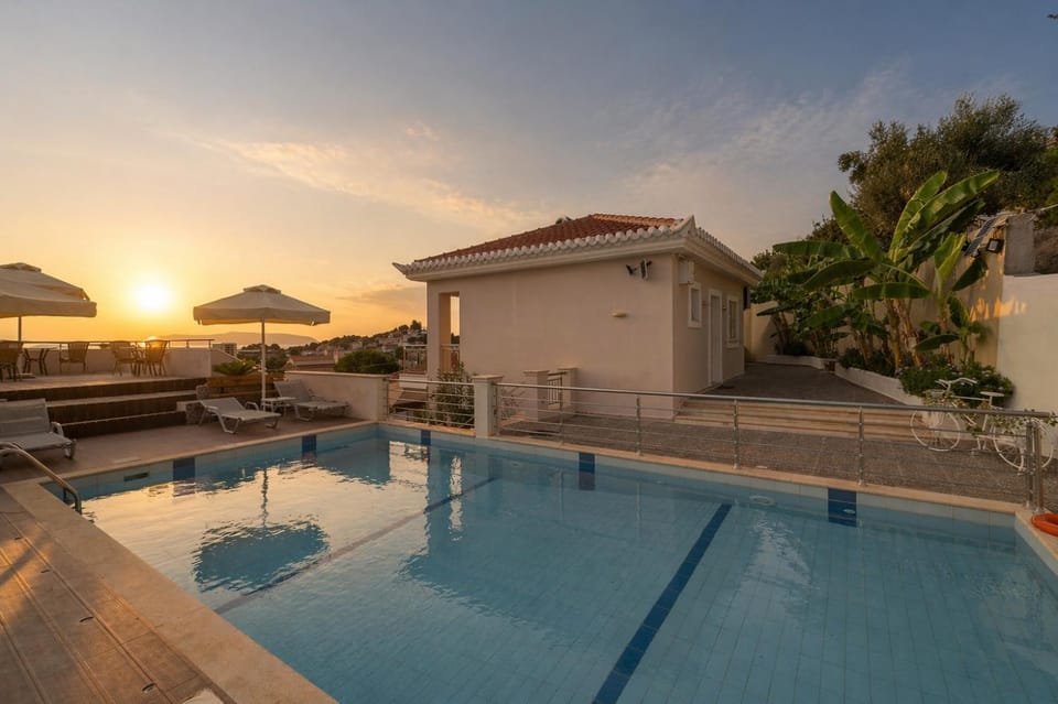 Day, Pool view, Swimming pool, sunbed