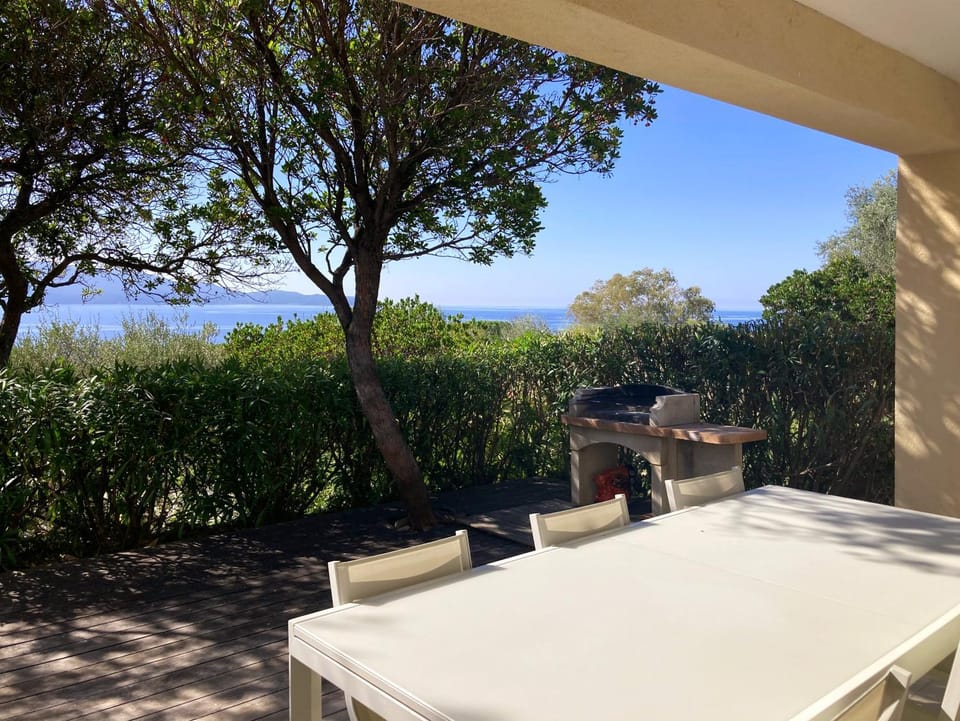 Patio, Spring, Day, Garden, View (from property/room), Balcony/Terrace, Dining area