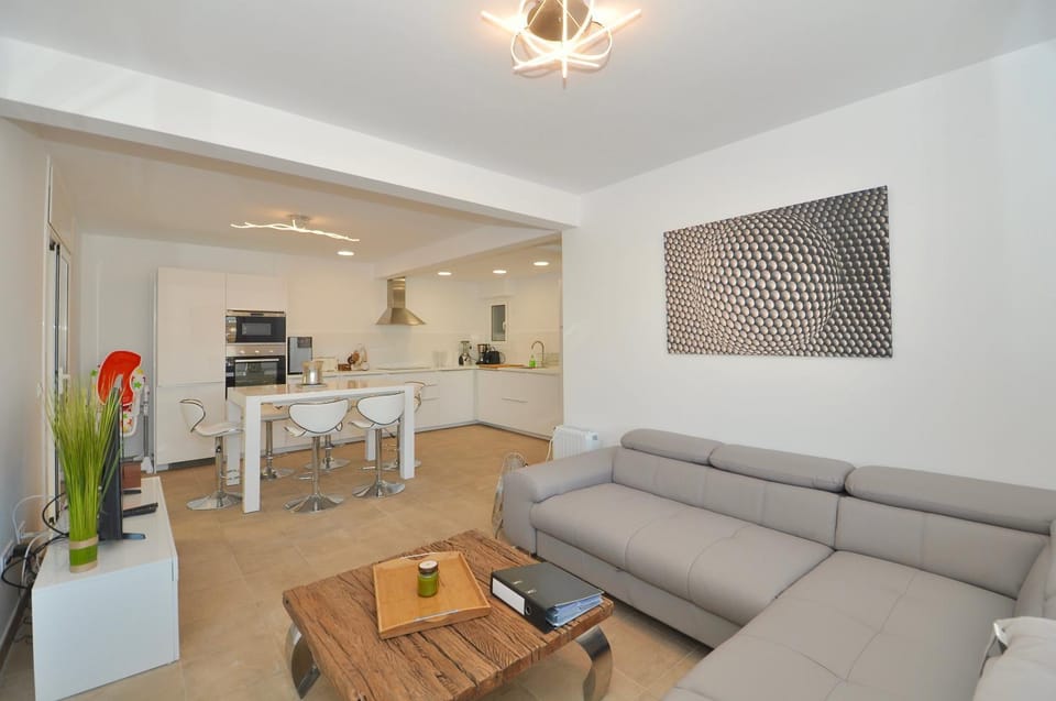 Kitchen or kitchenette, Living room, Dining area