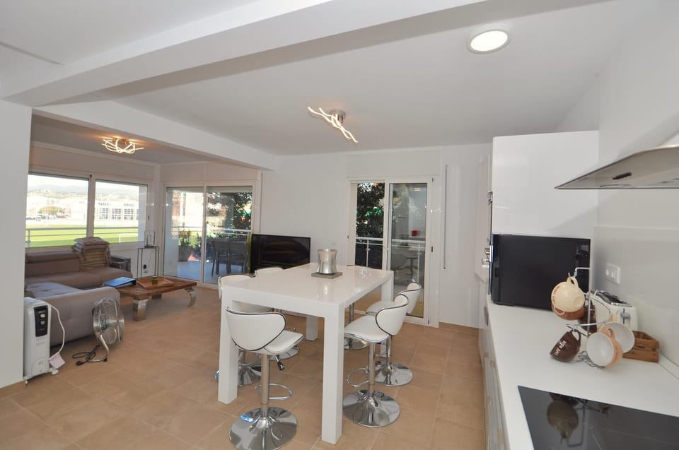 Kitchen or kitchenette, Living room, Dining area