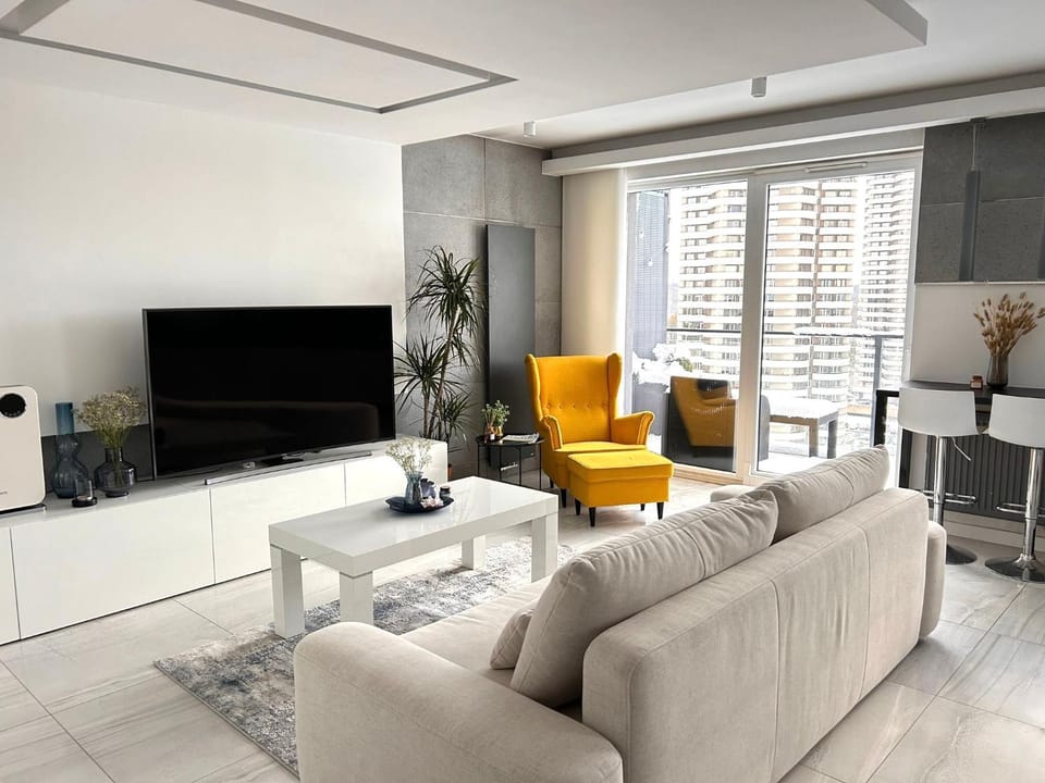 Communal lounge/ TV room, Balcony/Terrace, Living room