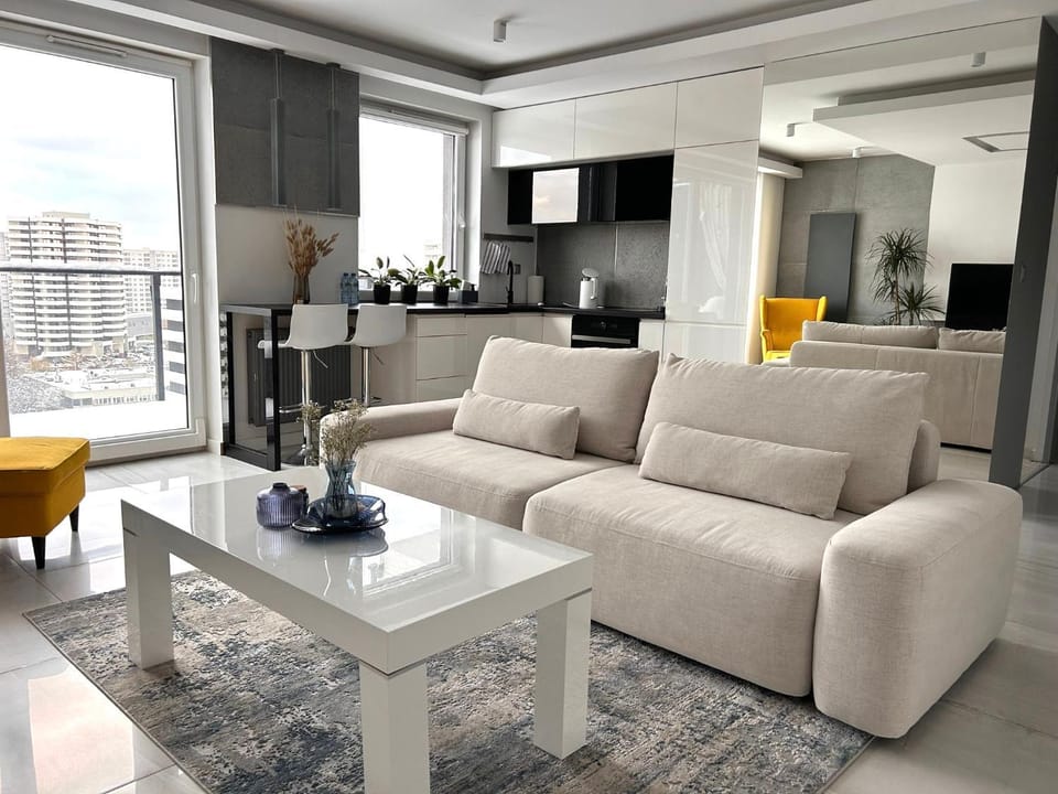 TV and multimedia, Kitchen or kitchenette, Living room, Seating area, Dining area