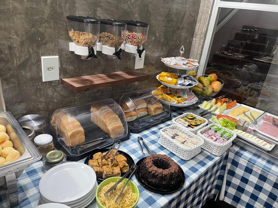 Breakfast, Continental breakfast, Buffet breakfast