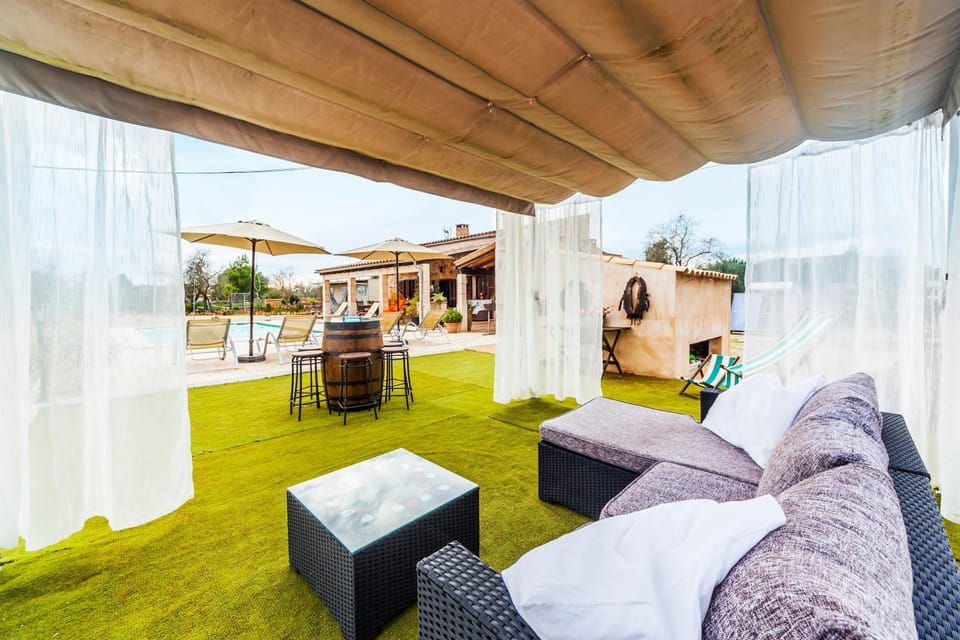 Property building, Balcony/Terrace, Living room