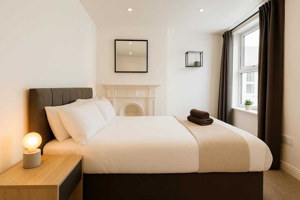 8 Person, 4 Bedroom Light, Warm & Modern Apartment Apartment in Cardiff