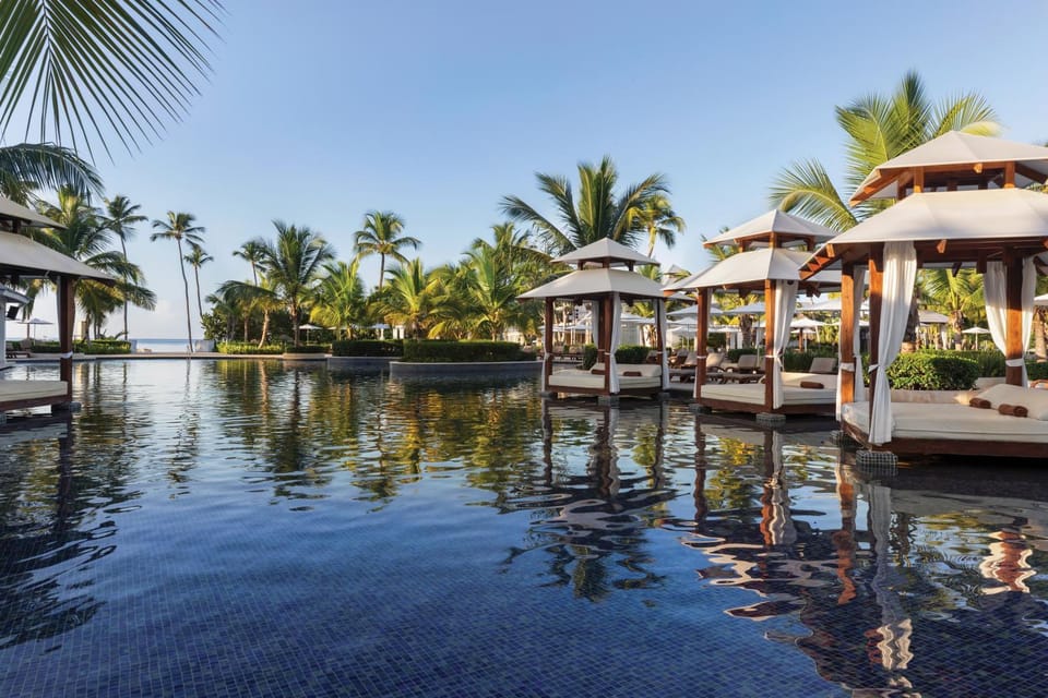 Pool view, Swimming pool, sunbed
