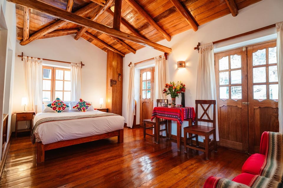 Bed, Balcony/Terrace, Bedroom, Mountain view, Street view