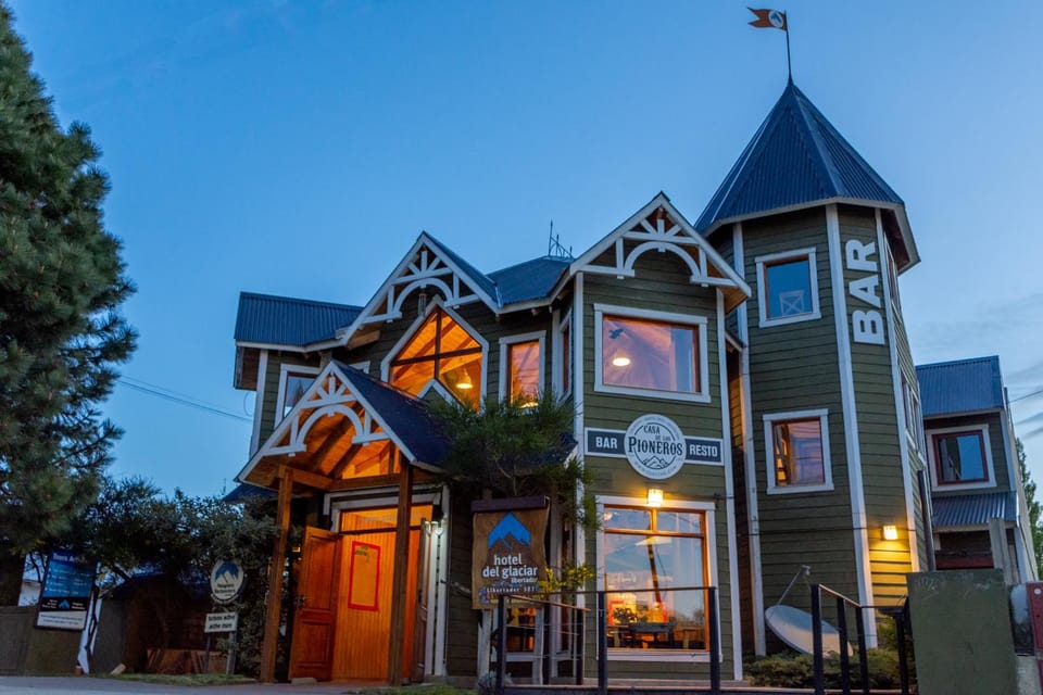 Property building, Nearby landmark, Facade/entrance, Neighbourhood, Natural landscape, Sunset