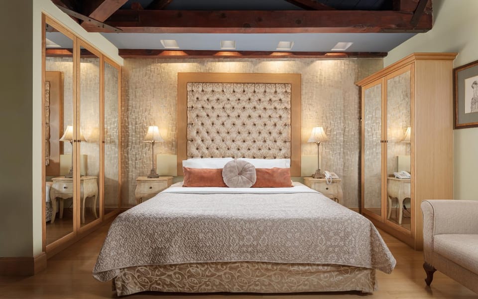 Bed, Bedroom, towels, wardrobe