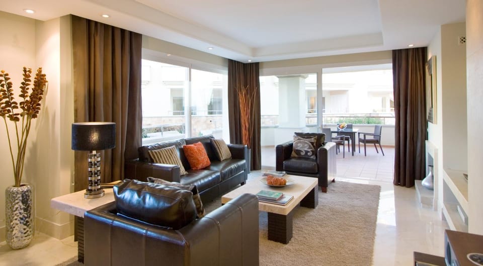 Living room, Pool view, Sea view