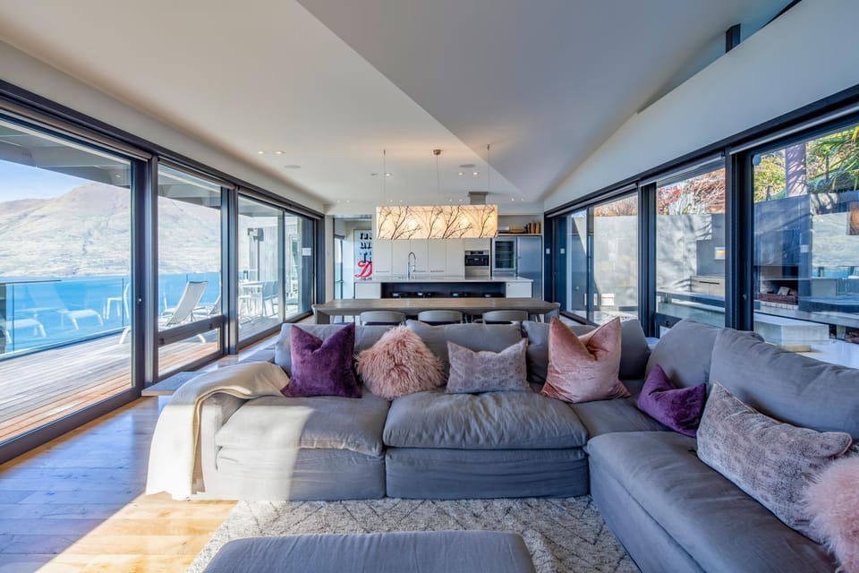 Natural landscape, View (from property/room), Balcony/Terrace, Living room, Seating area, Dining area, Mountain view