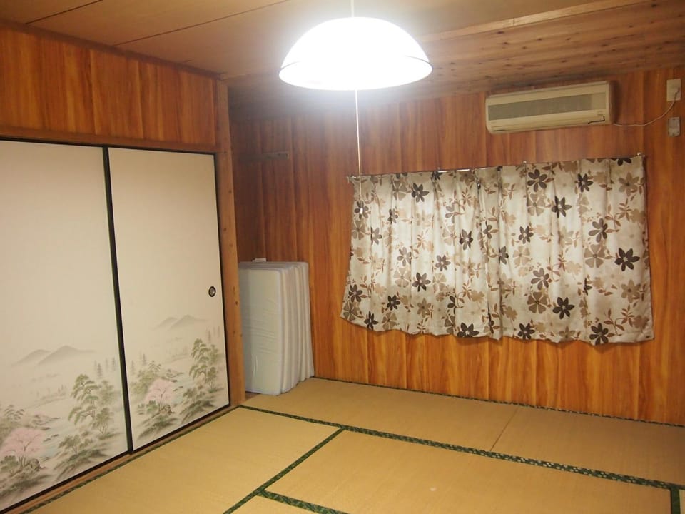 Tirol Bed and Breakfast in Japan