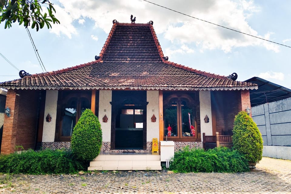 Facade/entrance