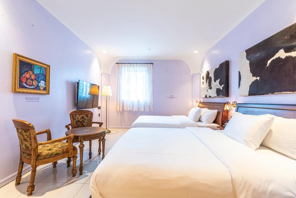 Bed, TV and multimedia, Bedroom