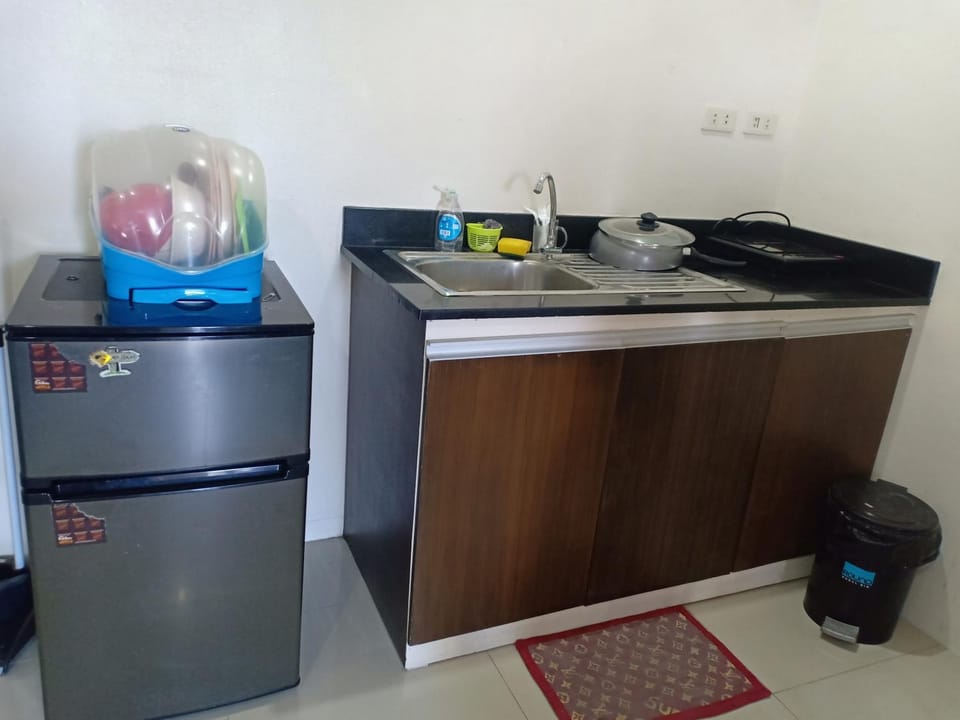 Kassel residence Mhavic Family room good for 5guest Apartment in Paranaque