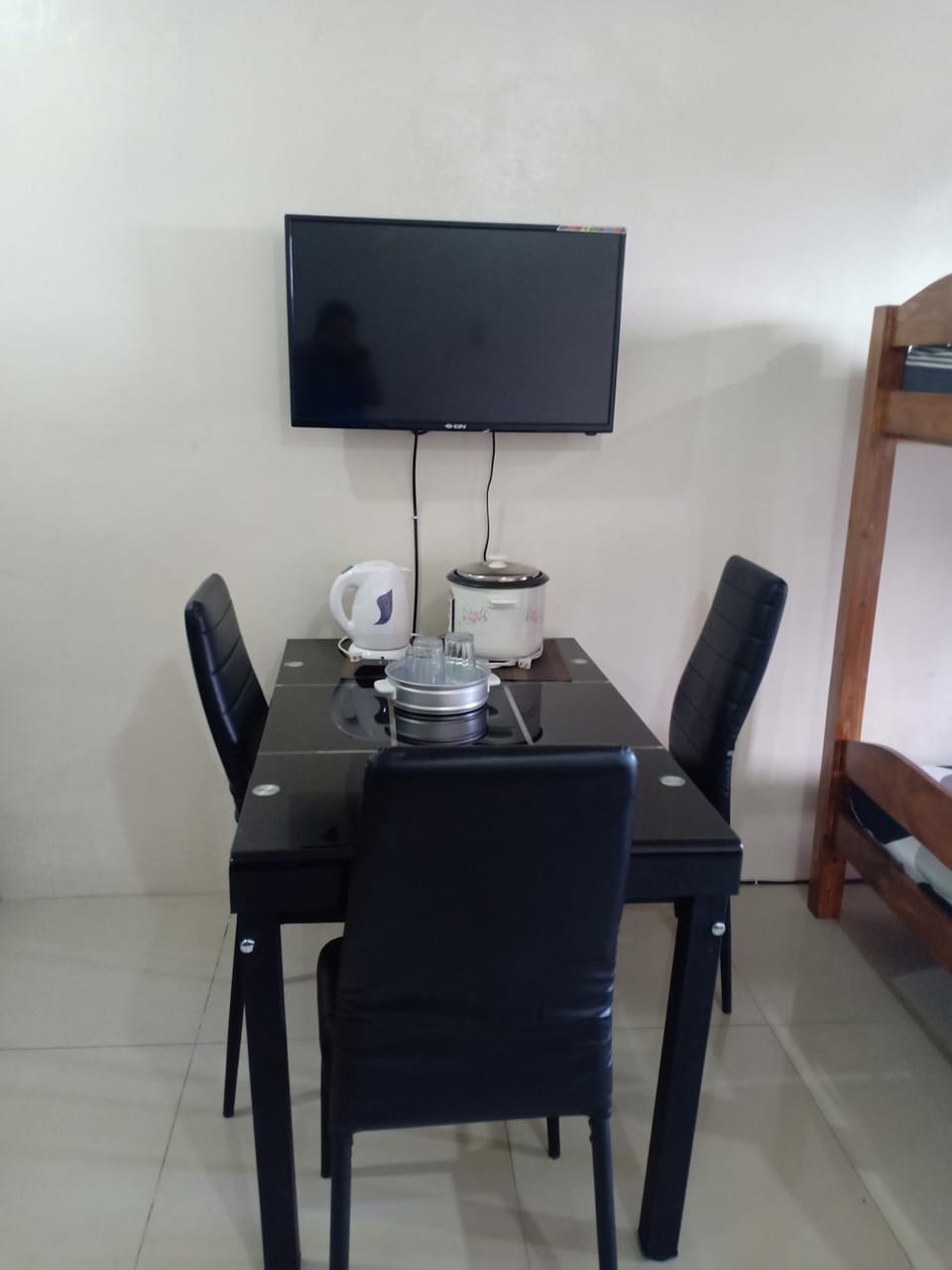Kassel residence Mhavic Family room good for 5guest Apartment in Paranaque