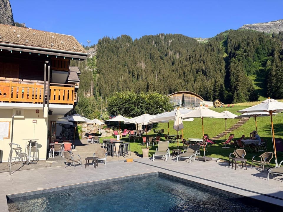 Restaurant/places to eat, Swimming pool
