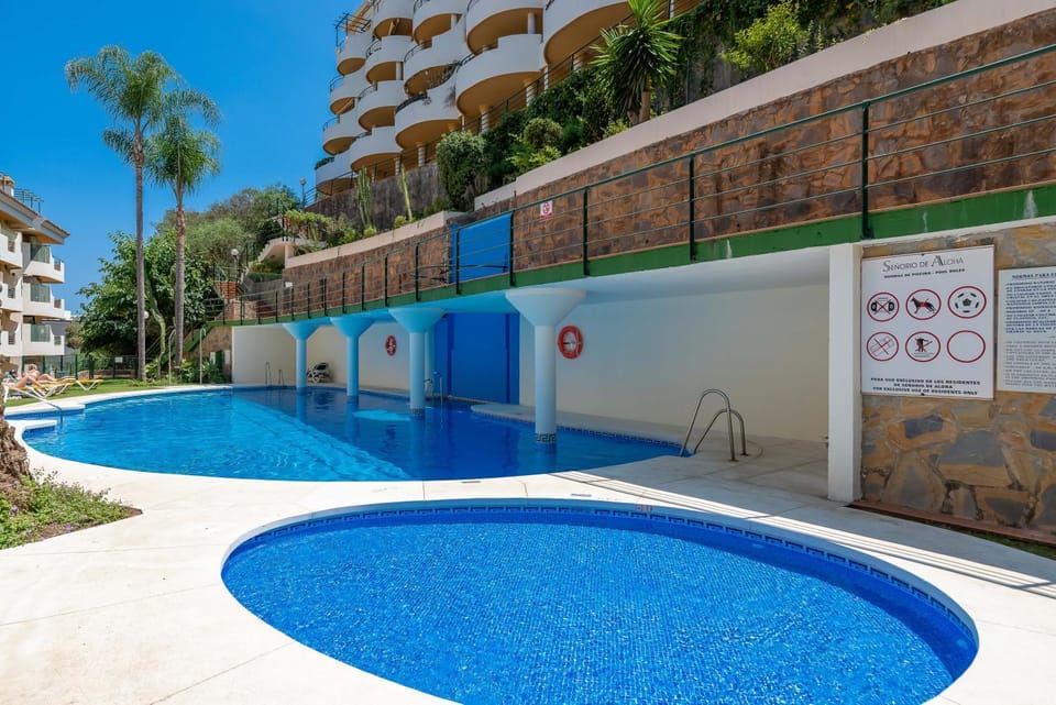 Property building, Swimming pool