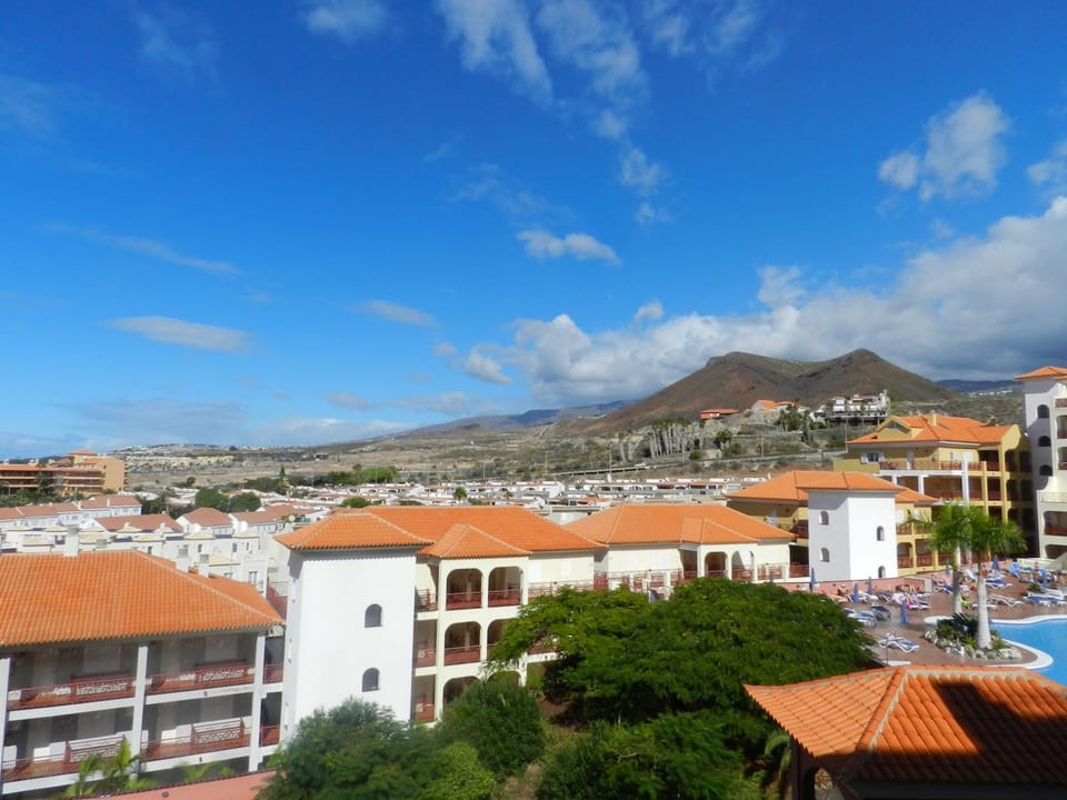City view, Mountain view, Pool view, Street view