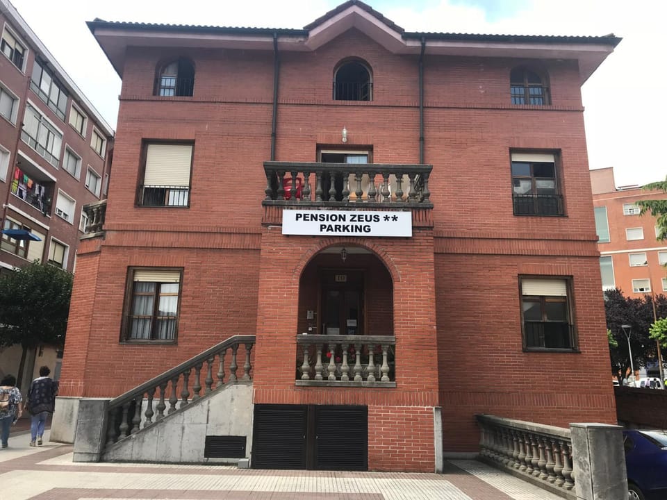Facade/entrance