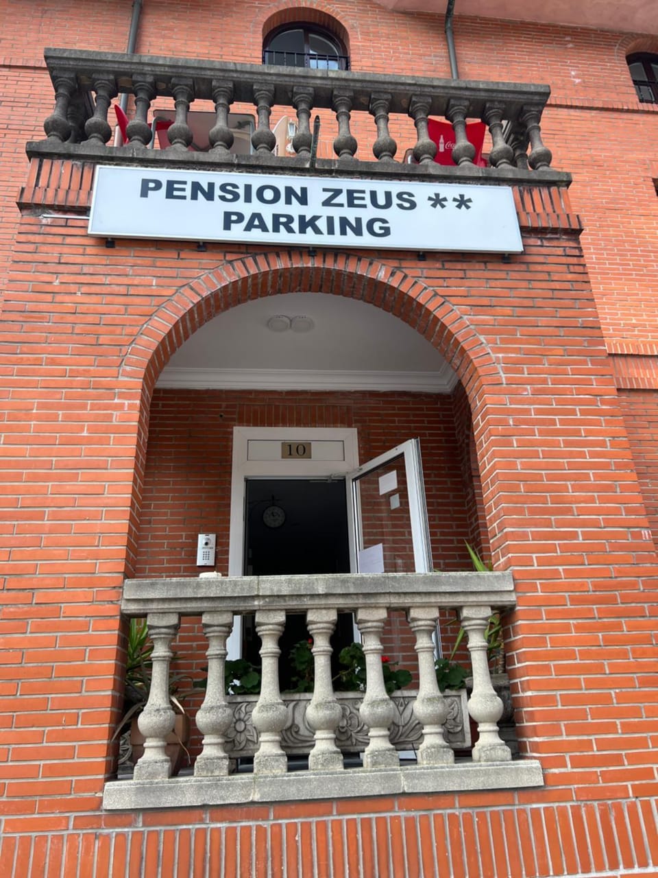 Pensión Zeus Bed and Breakfast in Barakaldo