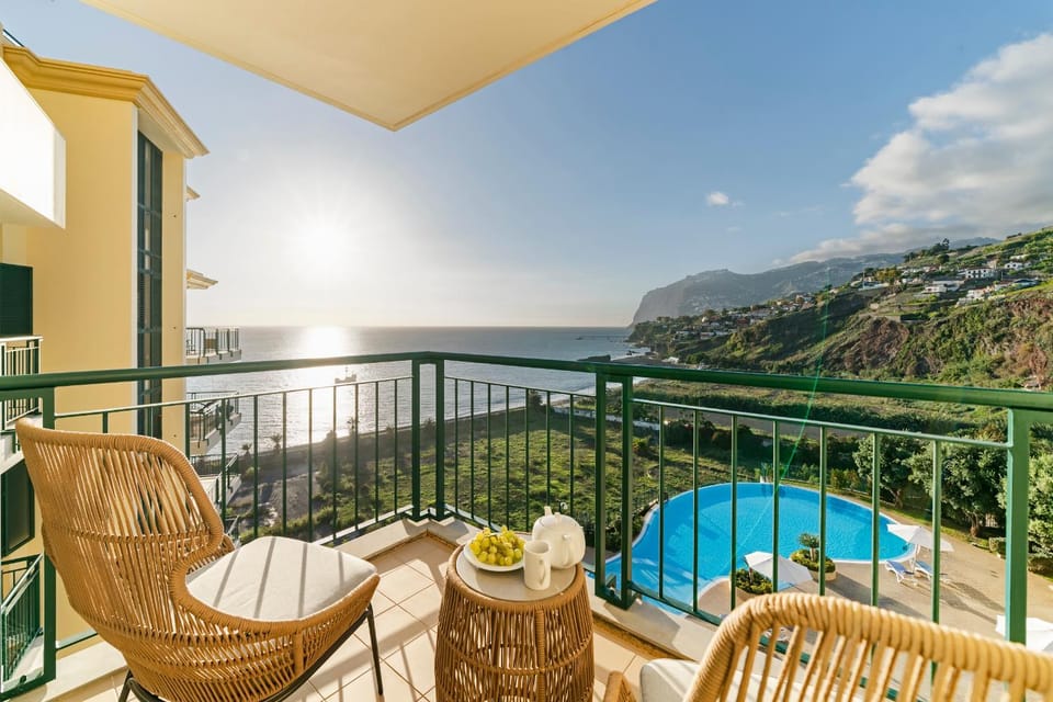 View (from property/room), Balcony/Terrace, Bedroom, Landmark view, Pool view, Sea view