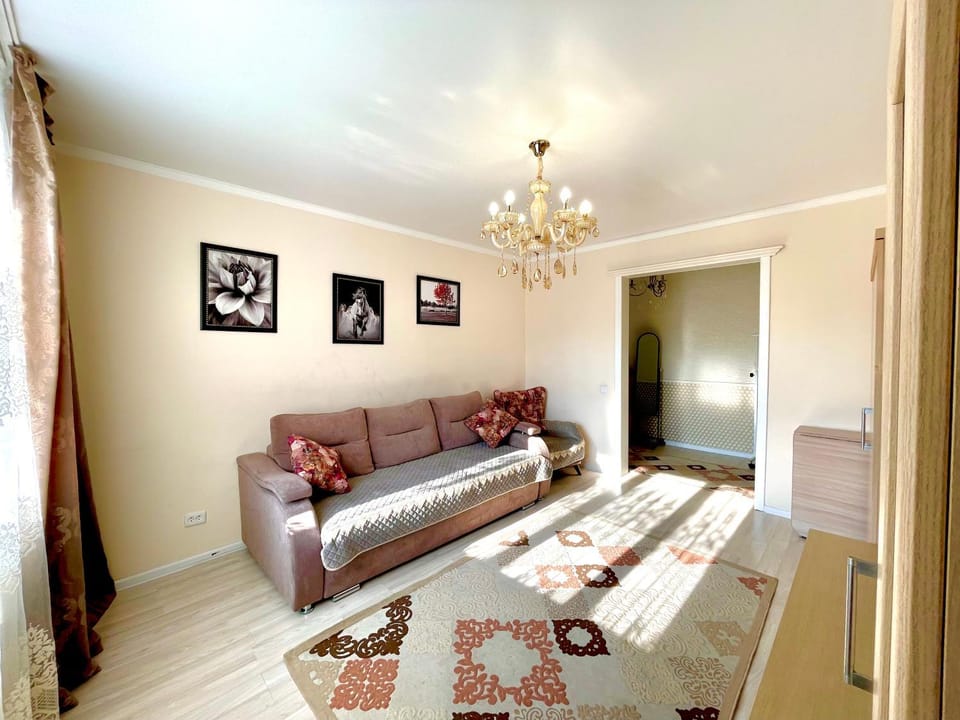 Просторная квартира для большой компании рядом с ЖД вокзалом Apartment in Kazakhstan