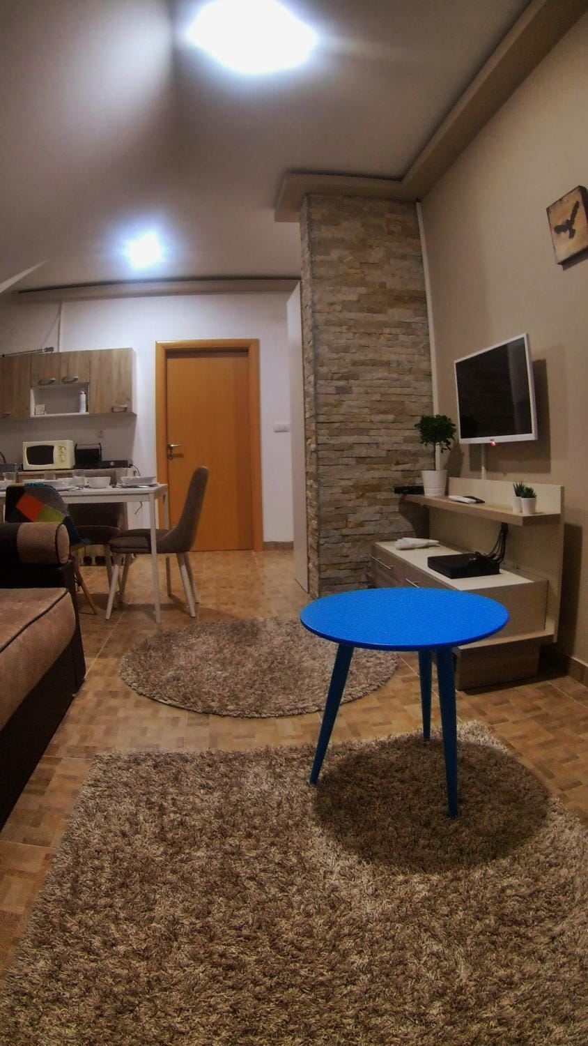 TV and multimedia, Kitchen or kitchenette, Living room, Seating area, Dining area