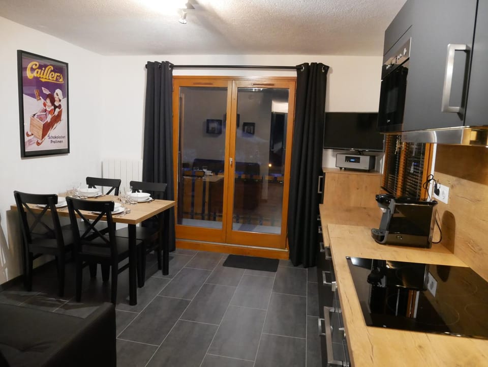 Kitchen or kitchenette, Living room, Dining area