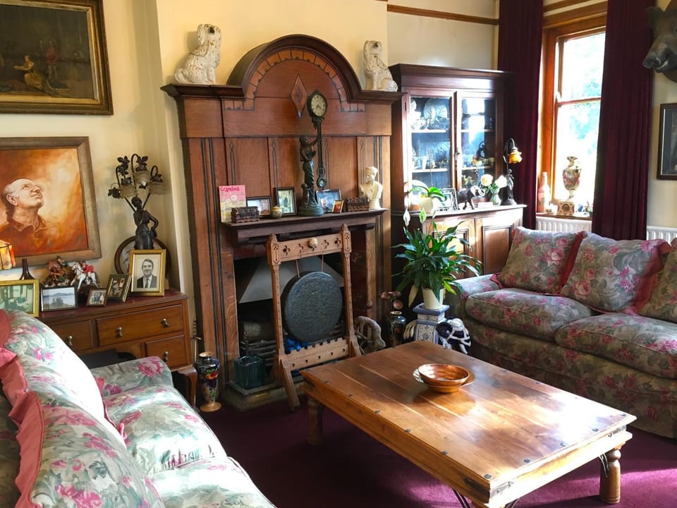 Living room, Photo of the whole room