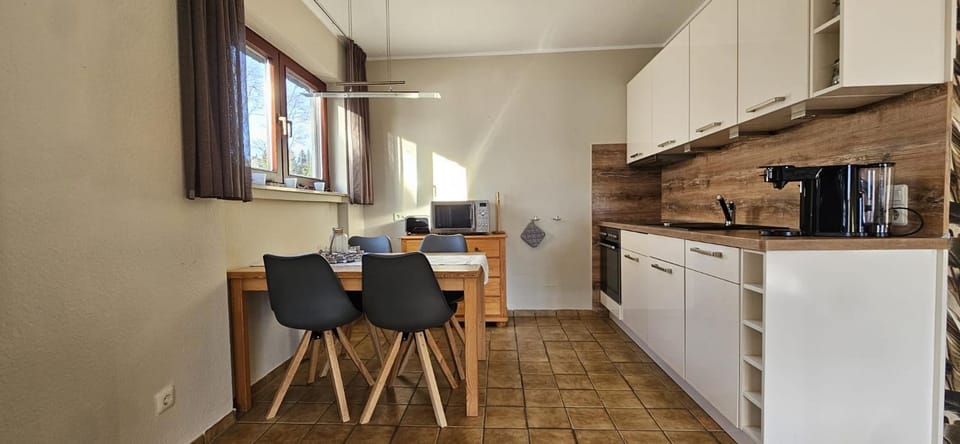 Dining area, kitchen