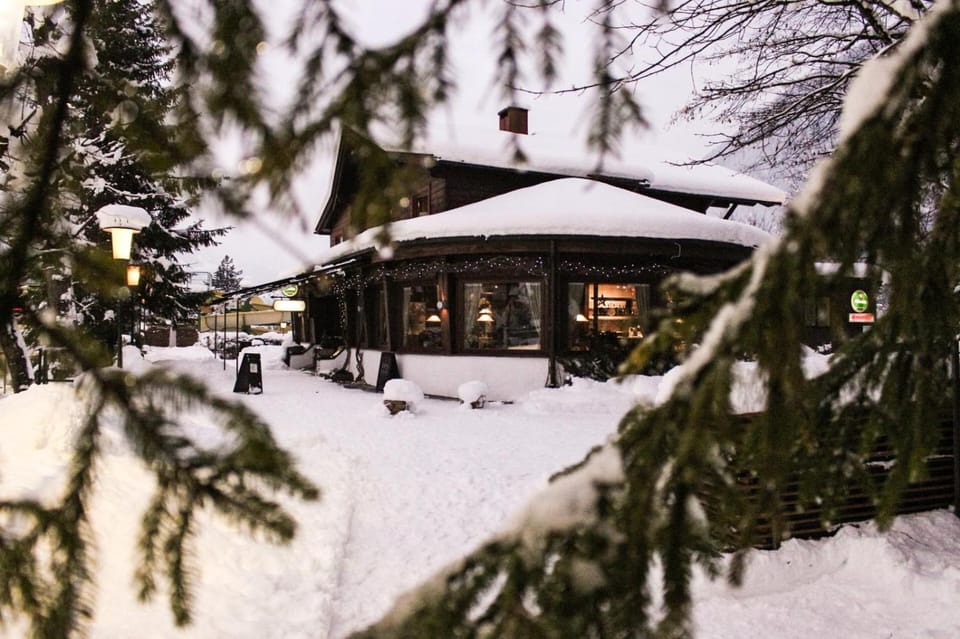 Property building, Restaurant/places to eat, Winter, View (from property/room), Food, Dinner, Drinks