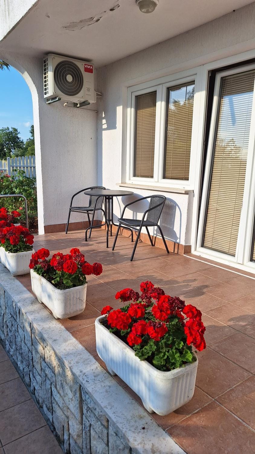 Property building, Balcony/Terrace, Seating area