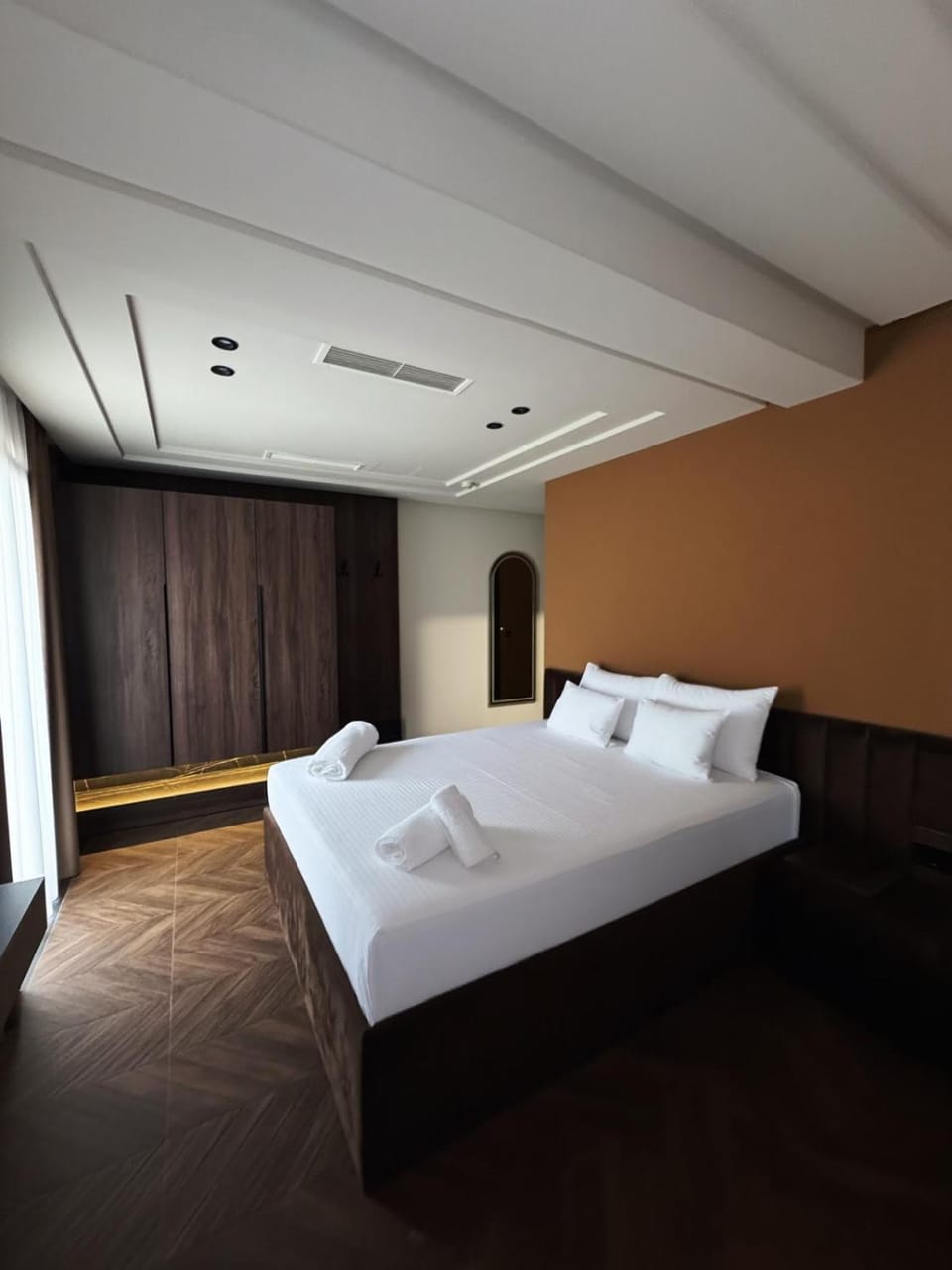 Bed, towels