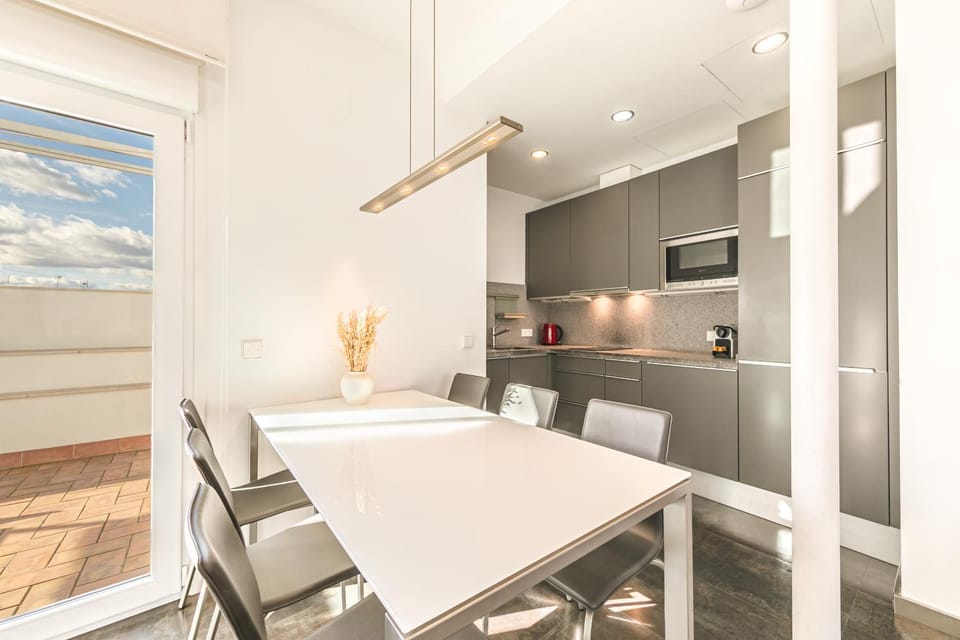 Dining area, kitchen
