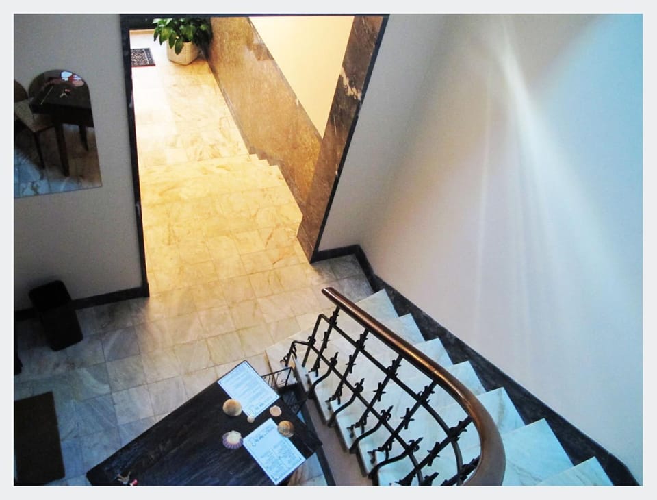 Facade/entrance, acessibility, Internal: Not applicable to any particular room