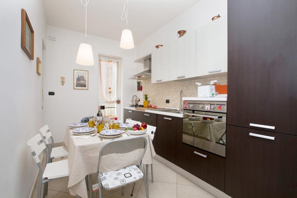 Dining area, kitchen