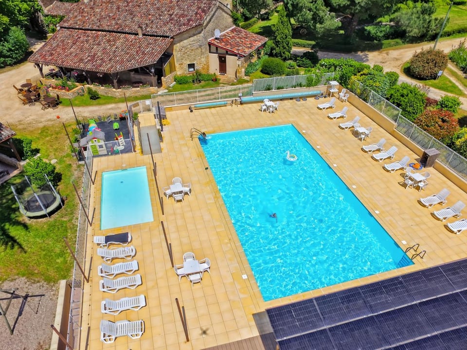 Activities, Pool view, Swimming pool, sunbed